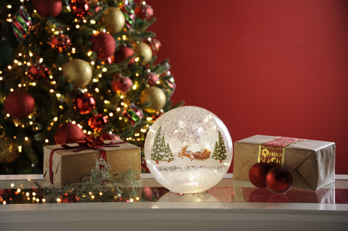 Santa & Sleigh Crackle Effect Ball