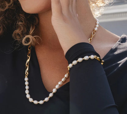 Gold Plated Bracelet with Freshwater Pearl and a Free Gift Box